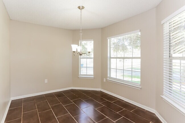 Building Photo - 536 Chancellor Dr E