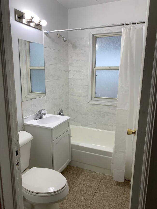 Building Photo - Beautiful 6 bedroom house in Minneapolis!!