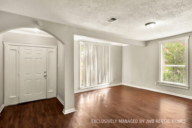 Building Photo - 1433 W 33rd St