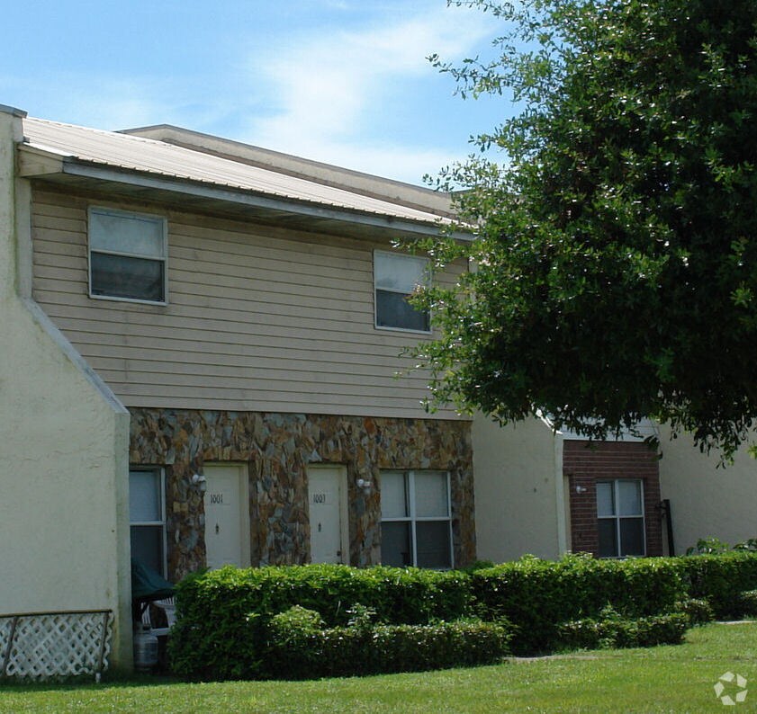 Building Photo - 1017 S Lake Anoka Blvd