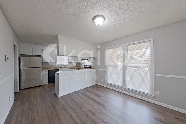 Building Photo - 340 Carterhill Dr