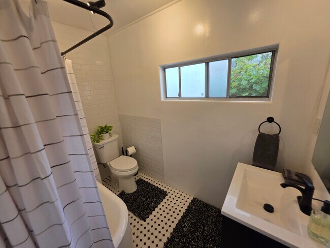 Foto del edificio - 6419 Ruby St