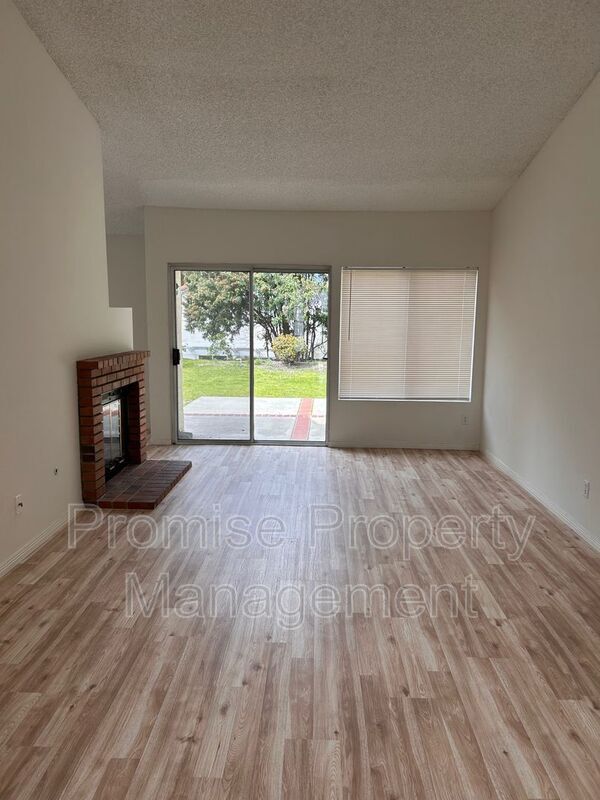 Foto del edificio - 885 Pinewood Dr