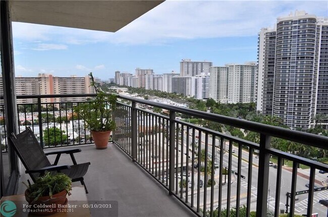 Foto del edificio - 3031 N Ocean Blvd