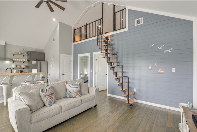 Building Photo - 1049 Sunset Cir