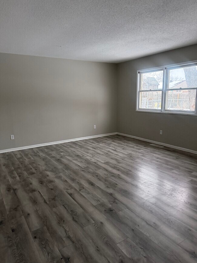 Building Photo - 3301 Bobwhite Ave