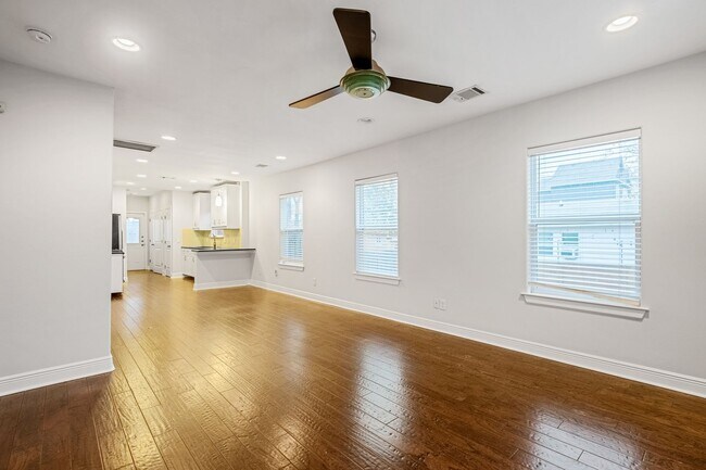 Foto del edificio - 3 Bedroom, 2 Bath Home near Downtown in Ea...