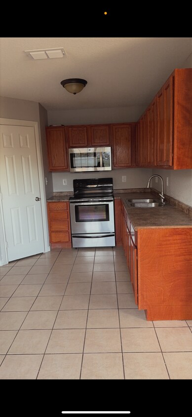 Foto principal - 1036 E Elm St