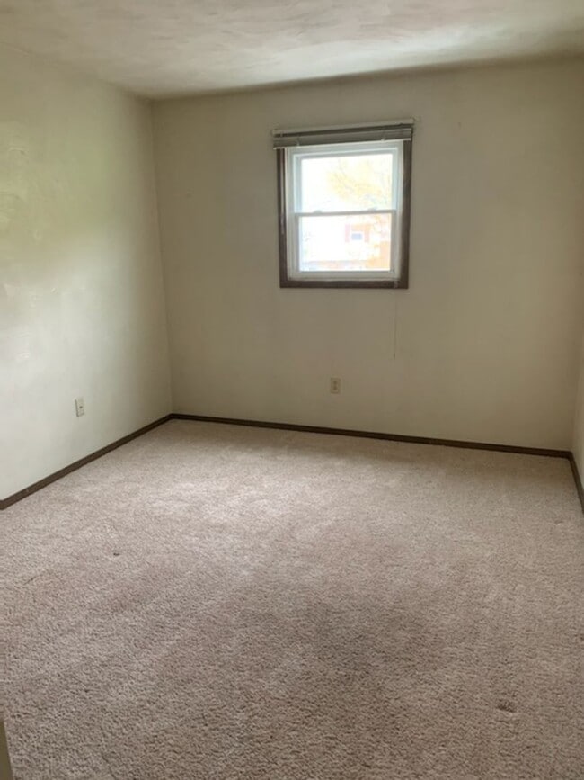 Building Photo - Spacious 2-Bedroom Apartment with Office i...
