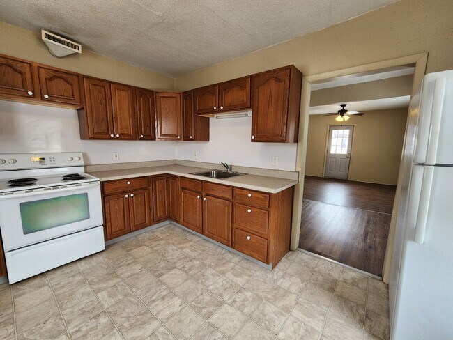 Building Photo - 604 W Seerley Blvd