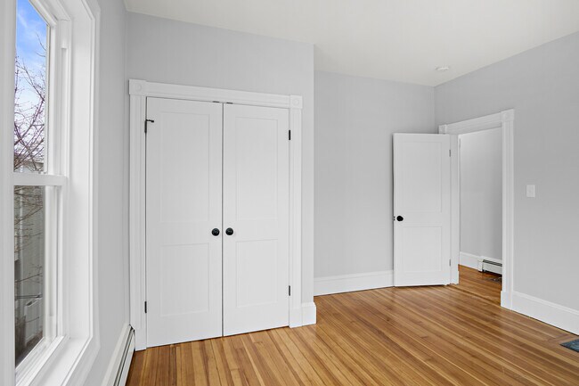 Building Photo - 38 Woodford St