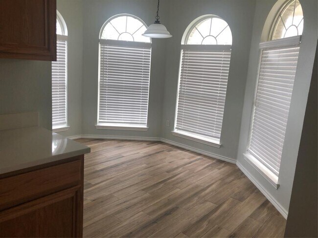 Building Photo - 5210 Whitehaven Dr