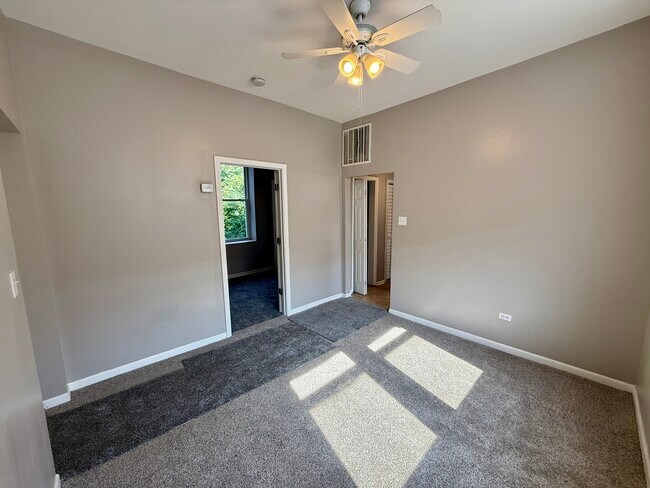 Foto del edificio - 3512 W 12th Pl