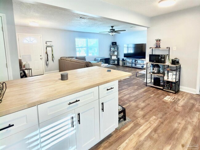 Building Photo - 10775 Jolyne Cir