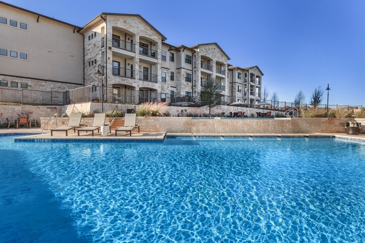 Agora Stone Oak Apartments in San Antonio, TX