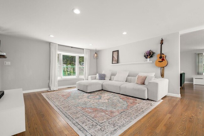 Building Photo - 21 Glenley Ter