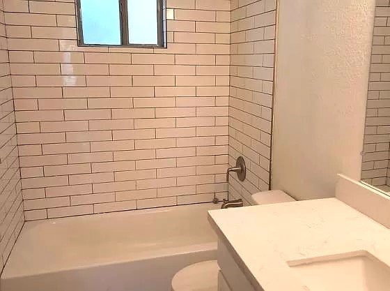 Foto del edificio - STUNNING 2 BEDROOMS AND 1 BATHROOM UNIT FOR LEASE