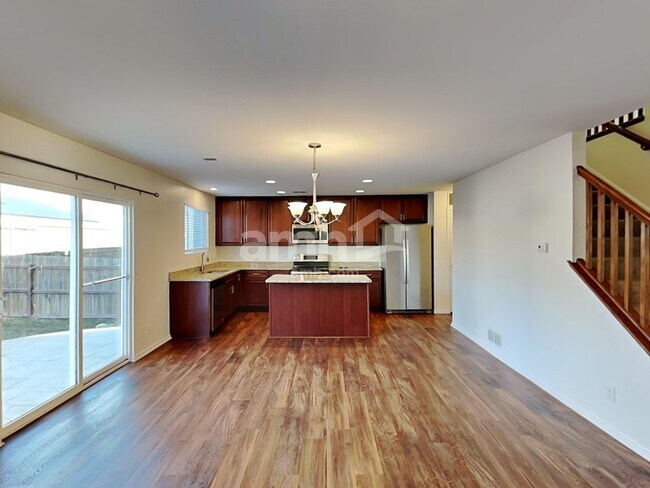 Foto del edificio - 5366 N Laredo St