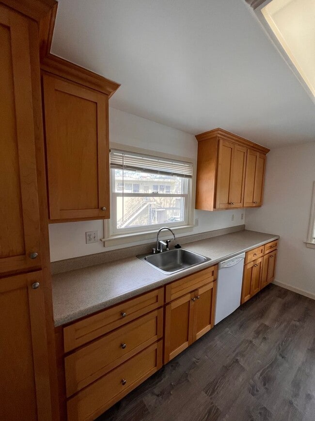 Building Photo - 1265 El Camino Real