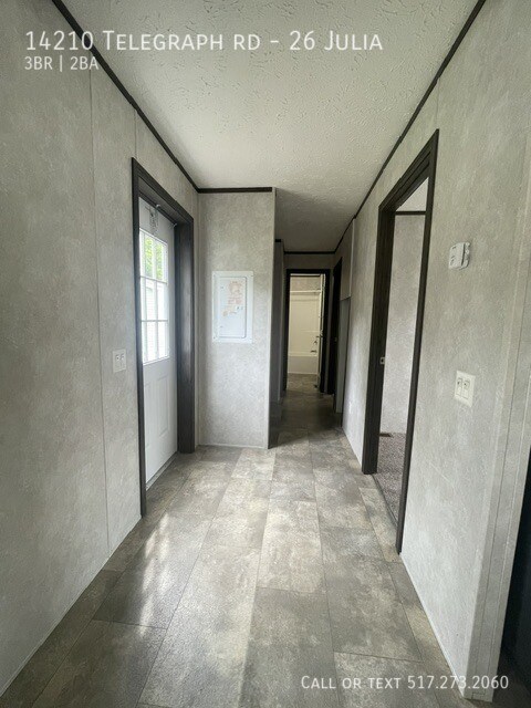 Foto del edificio - 14210 Telegraph Rd