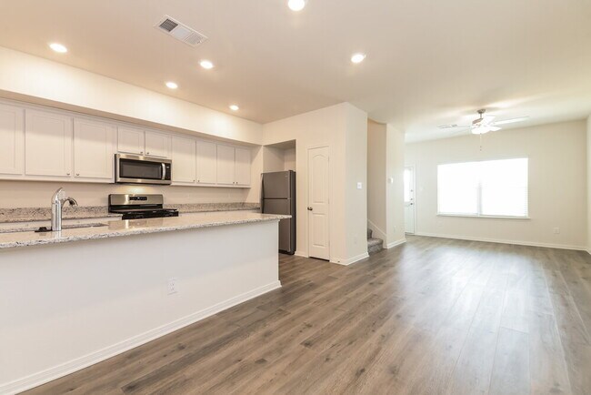 Foto del edificio - 215 Marsh Ln