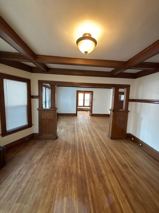 Building Photo - 2918 N Girard Ave