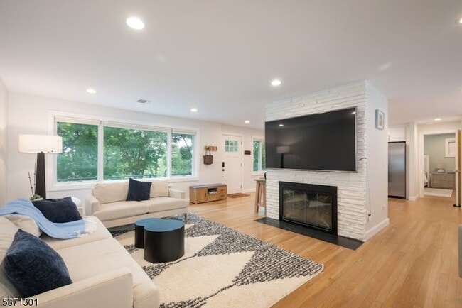 Building Photo - 117 Sagamore Rd