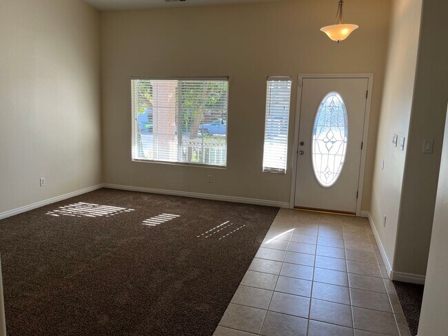 Building Photo - SW home with a pool! MOVE IN SPECIAL