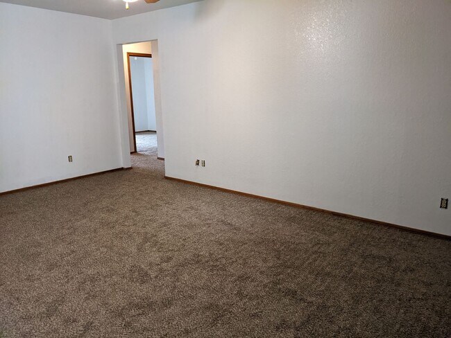 Building Photo - Great 3 Bed 2 Bath Home in Mustang Schools!