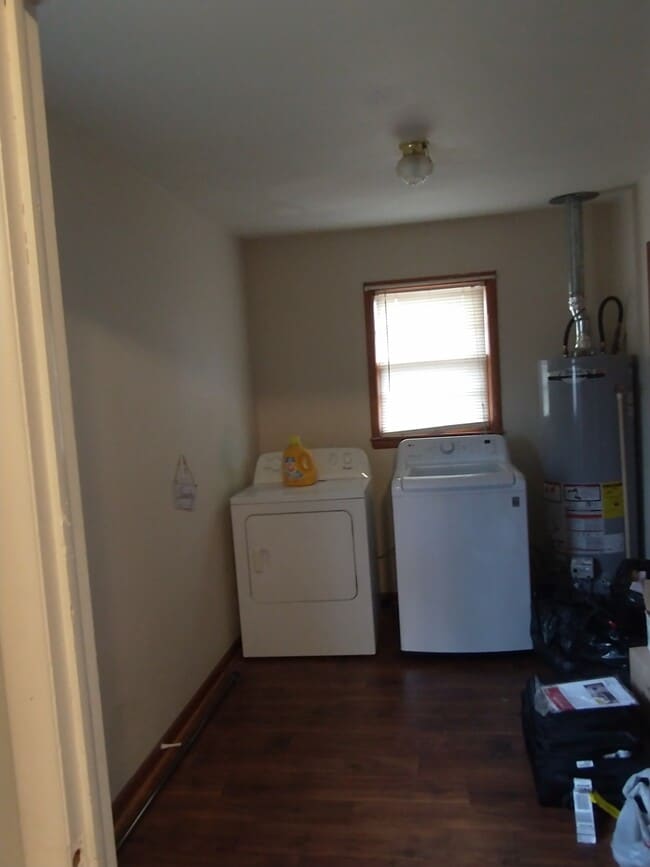 Building Photo - 407 N College St