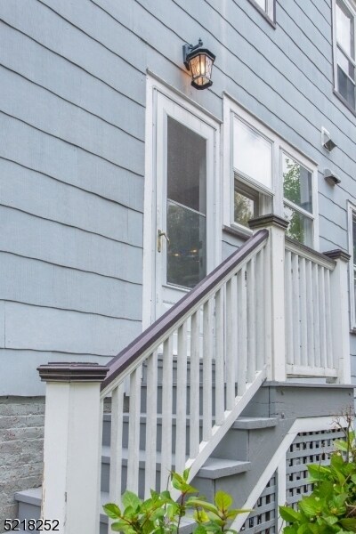 Building Photo - 446 Valley Rd