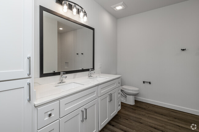 2BR, 2BA - 1,235SF - Primary Bathroom - The Bend on Promenade