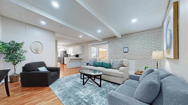Foto del edificio - 6121 Whitman Ave