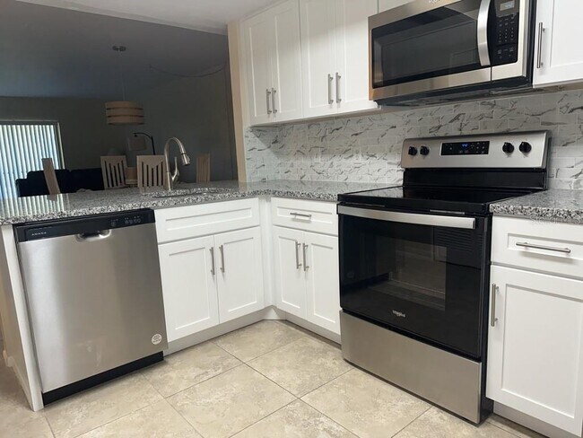 Foto del edificio - 261 Cypress Ln