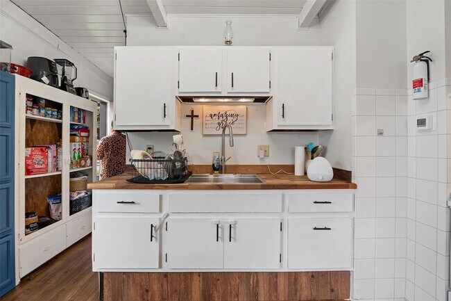 Foto del edificio - 3220 Clark St