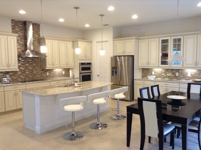 Building Photo - Spectacular  5/4 with 3 car garage home in Winter Garden