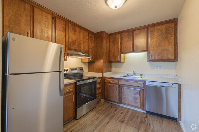 1BR, 1BA - 700 SF - Kitchen - GLEN VIEW APARTMENTS