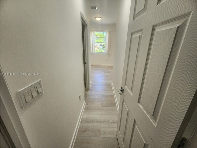 Building Photo - 1330 Crystal Way