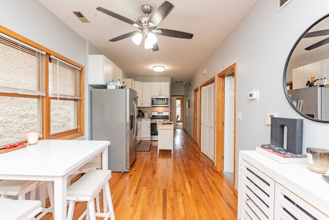 Foto del edificio - 844 N Wood St