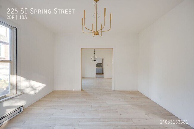Foto del edificio - 225 SE Spring St