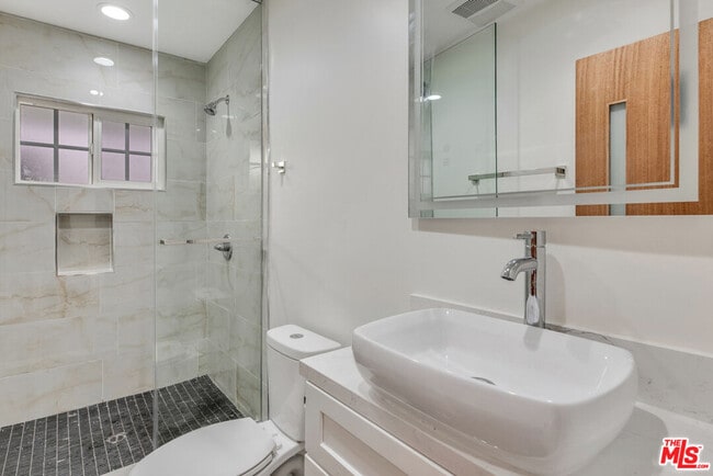 Foto del edificio - 853 S Bedford St