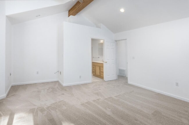 Building Photo - 6885 Kings Row Dr