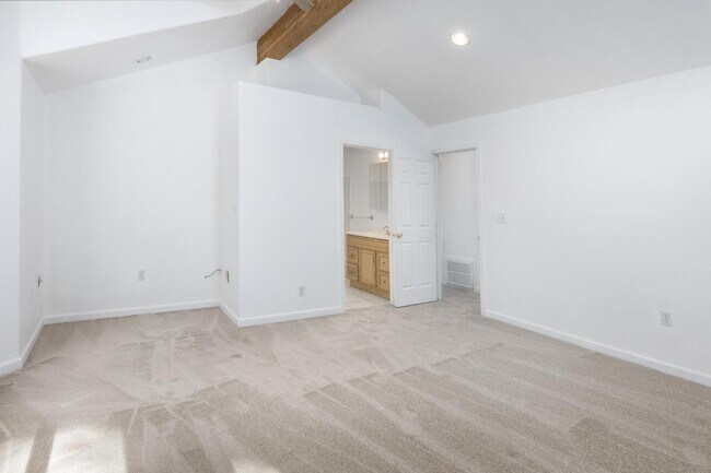 Foto del edificio - 6885 Kings Row Dr