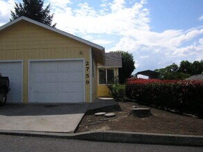 Building Photo - 2759 W Lorraine Ave