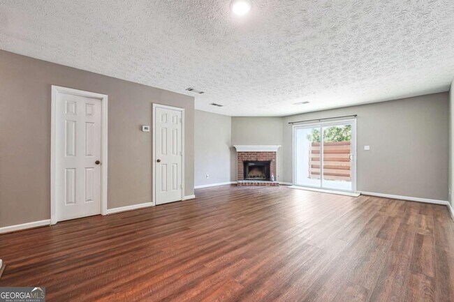 Foto del edificio - 2962 Webb Bridge Rd
