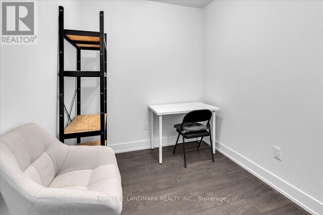 Building Photo - 2550 Simcoe St N