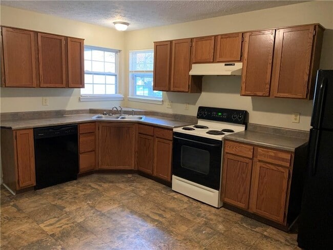Building Photo - 4526 Woodland Dr