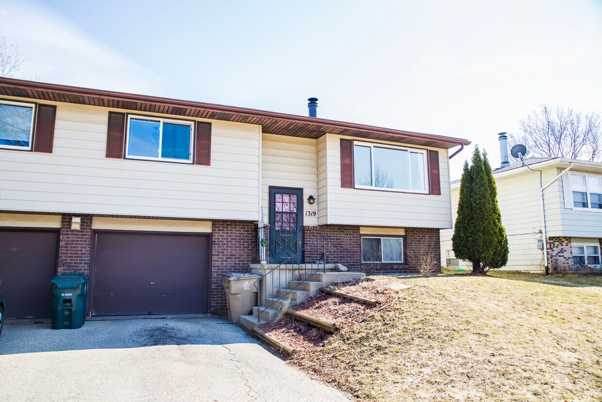 Primary Photo - 1317 S Thompson Dr