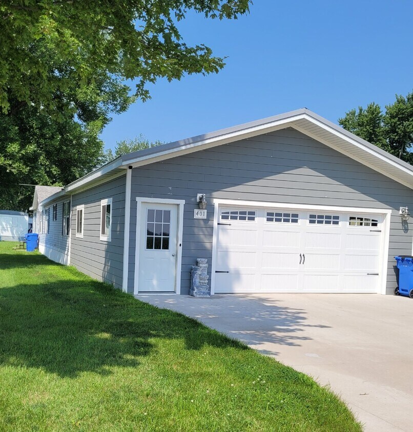 Primary Photo - "Charming 3-Bedroom Mobile Home with 2 Ful...