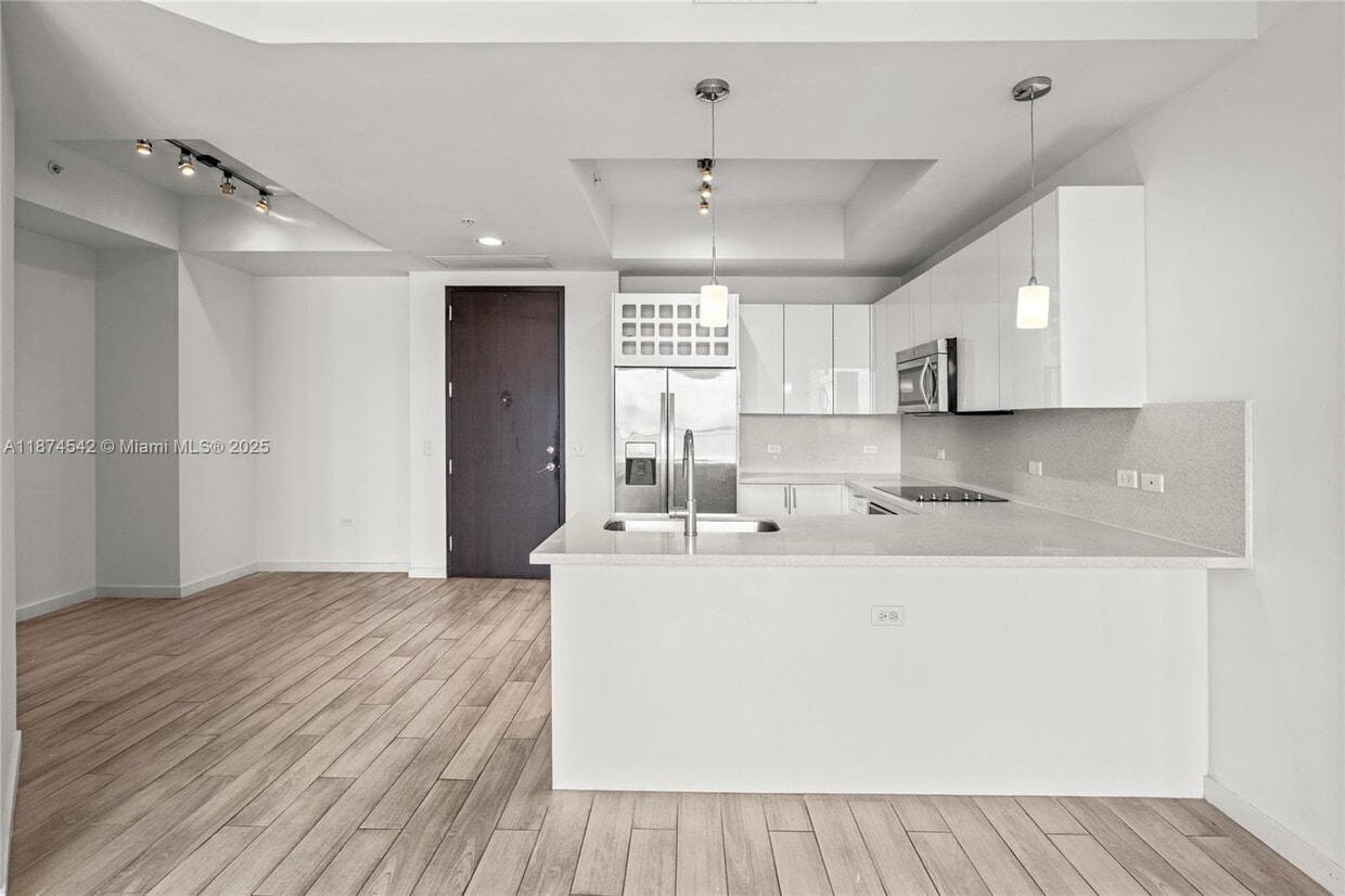 Foto principal - 999 SW 1st Ave